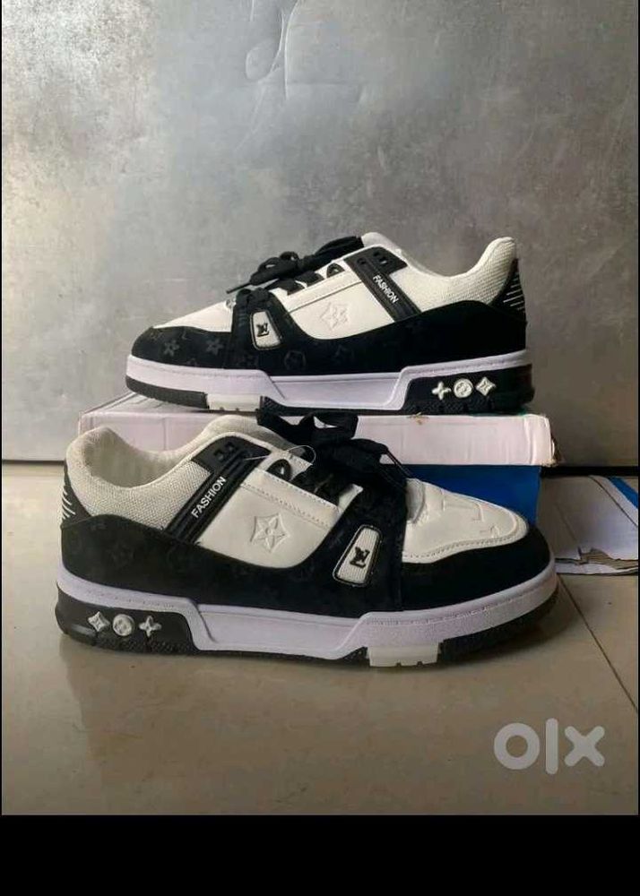 Stylish Black &amp; White Sneakers