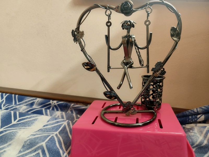 Black Metallic Pen Stand