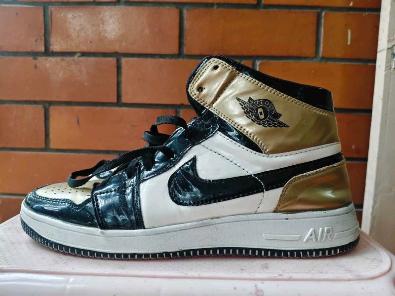 nike air jordan golden toe