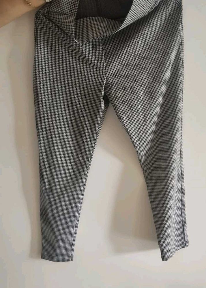 MARKS AND SPENCERS FORMAL LEGGINGS