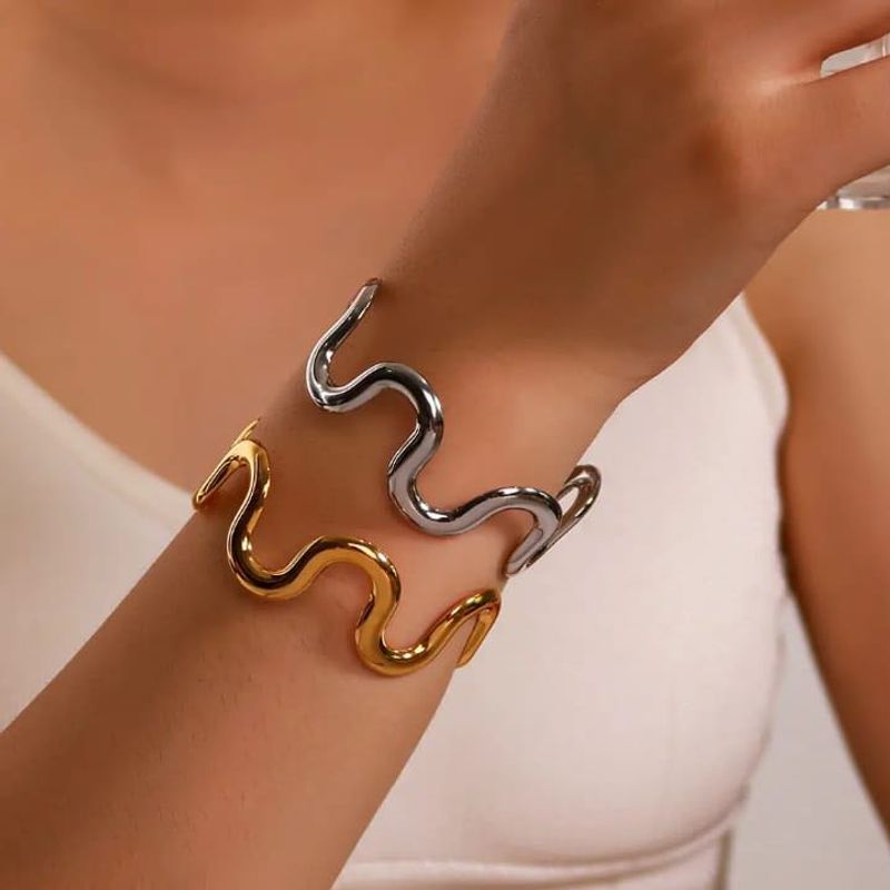 Alora Wavy Bracelet Anti-tarnish