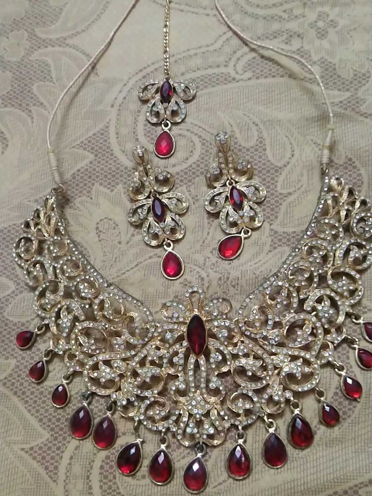 Elegant Indian Jewelry Set