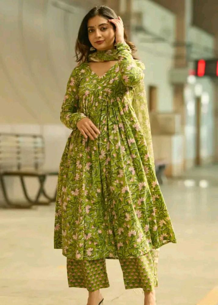 Elegant Floral Print Kurta Set