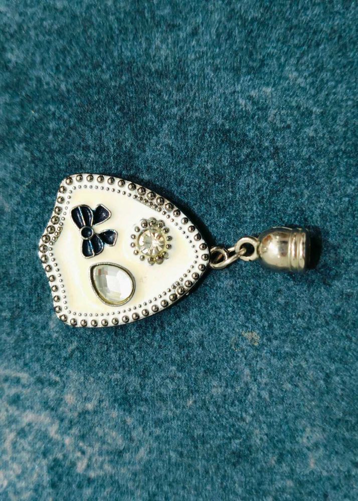 Set Of 2 Earrings And One Batch