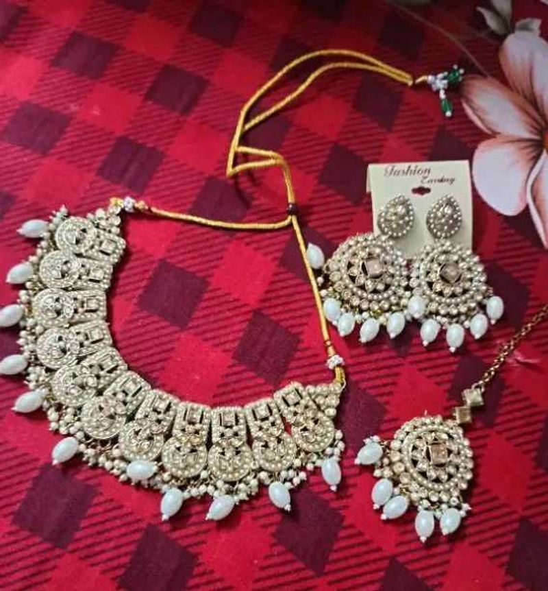 Elegant Indian Jewelry Set