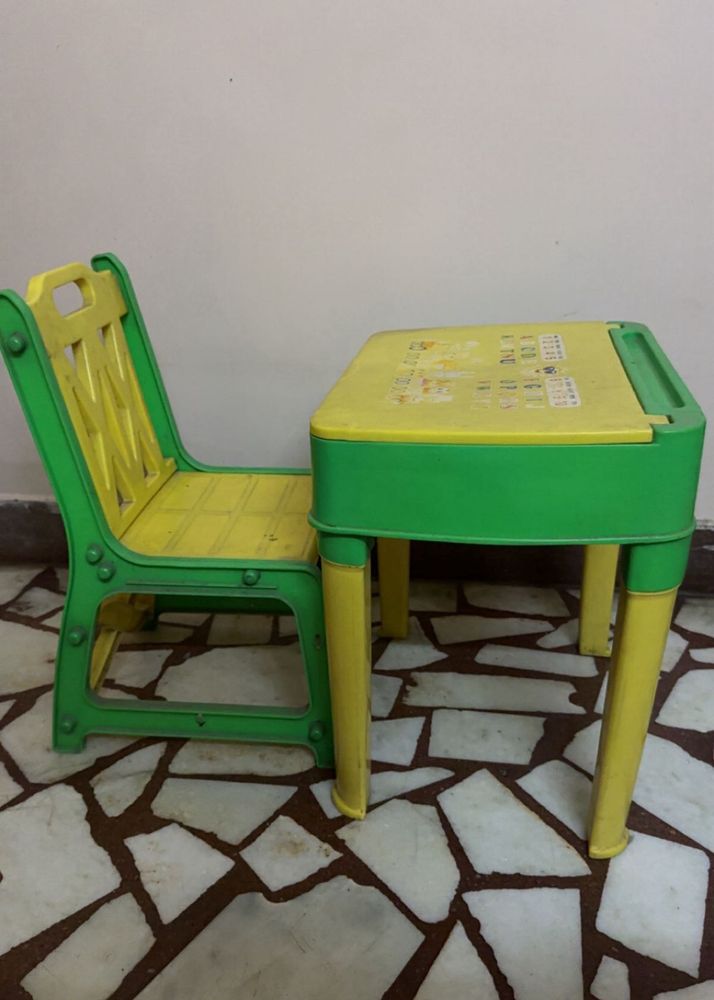 Kids Table &amp; Chair Set