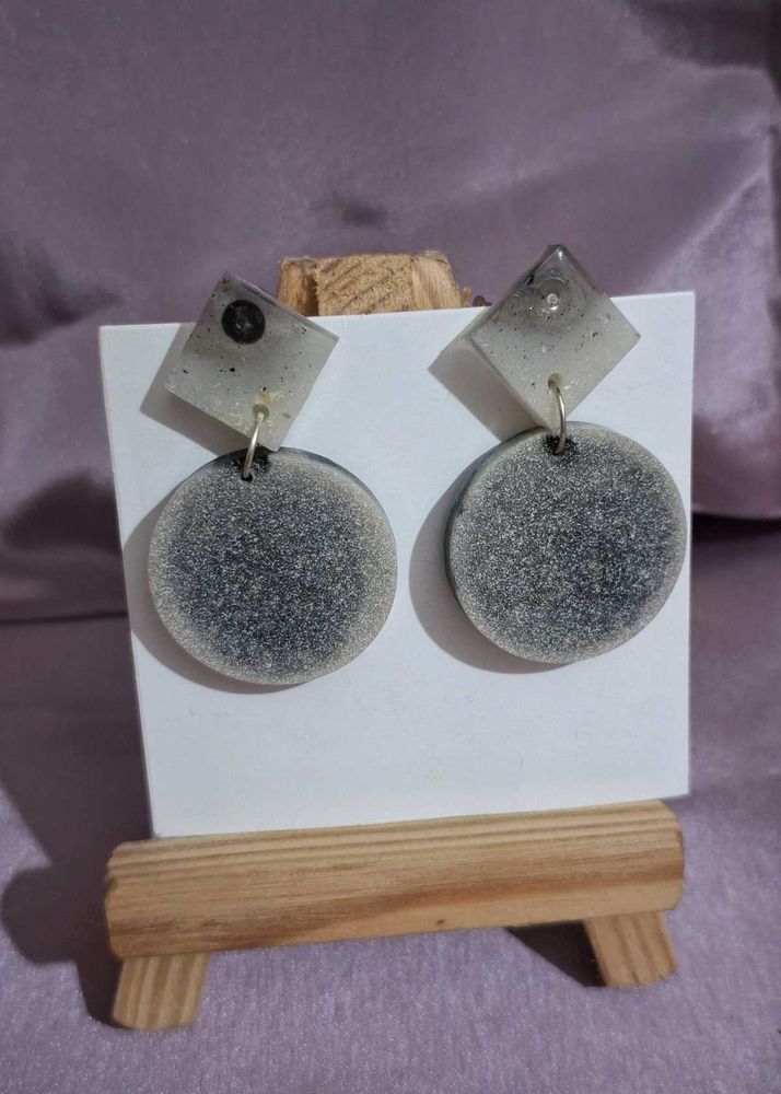 Black &amp; White Resin stud Earrings