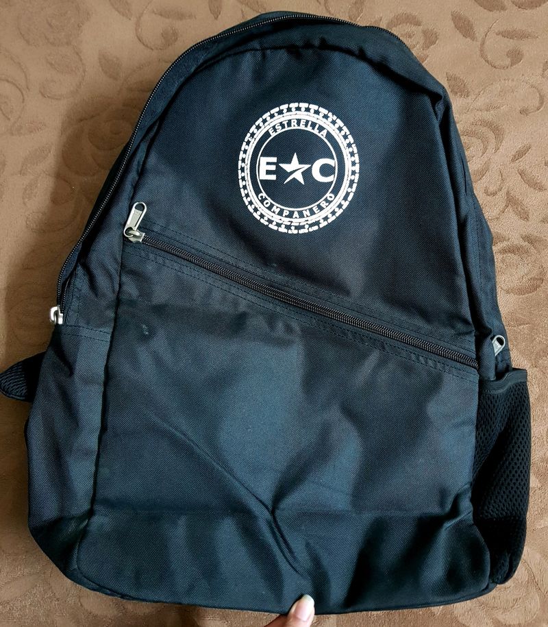 🆕💗 Unisex Black Backpack 🎒
