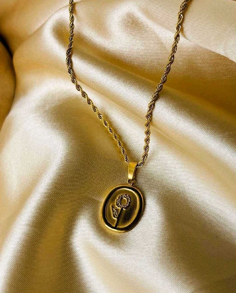 anti tarnish gold pendant