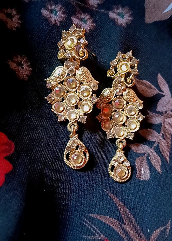 Earing With Maangtikka