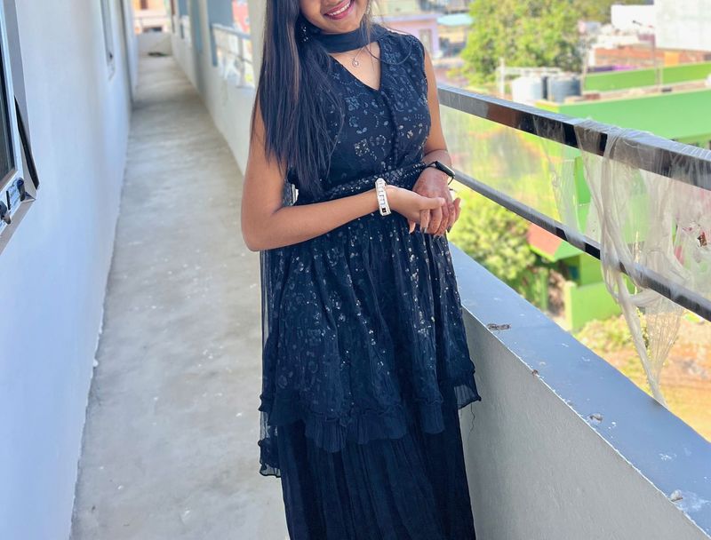 Elegant Black Sleeveless Tiered Dress