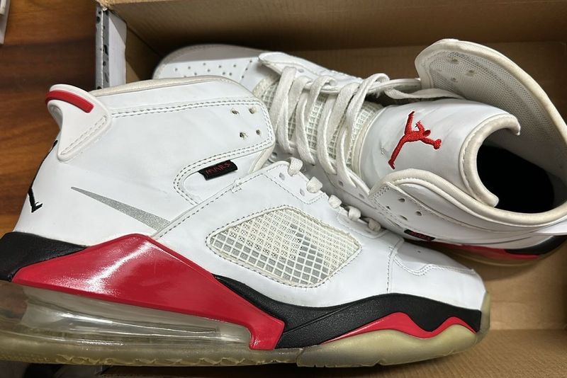 Nike Jordan Mars 270 White/Fire Red