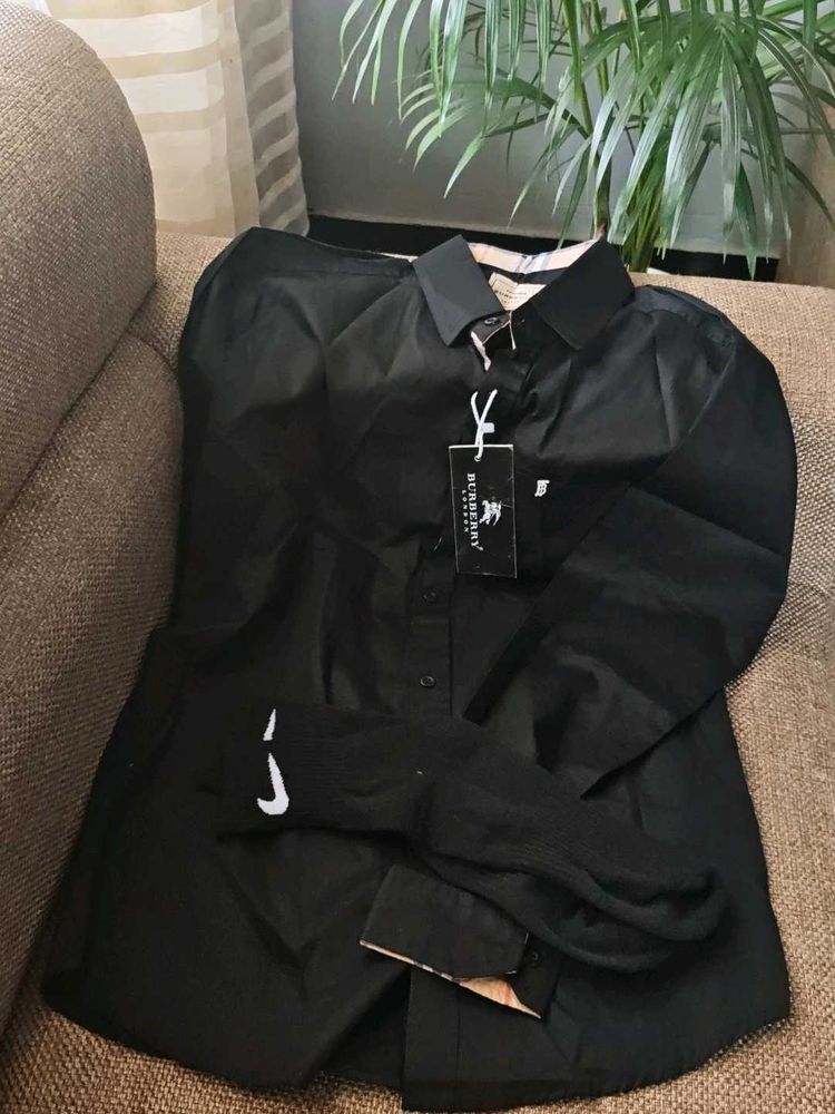 combo Burberry Black Shirt + Nike socks