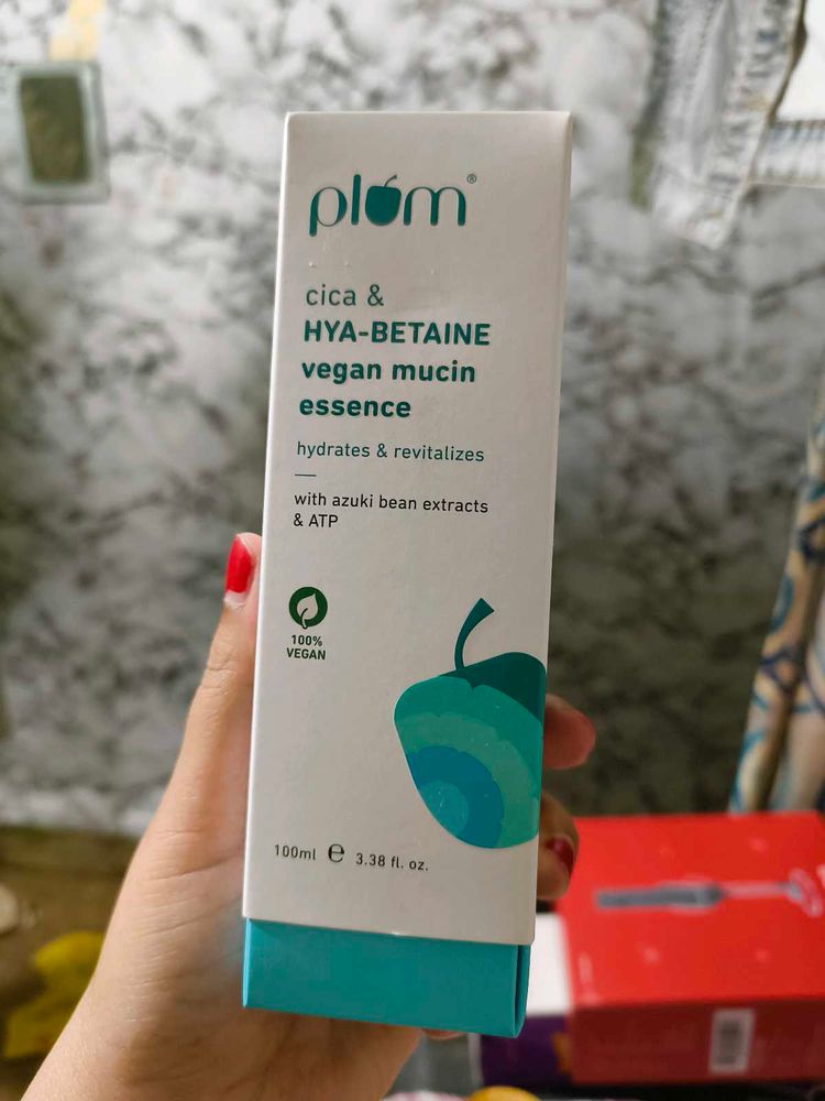 Cica &amp; Hya-betaine Vegan Mucin Essence