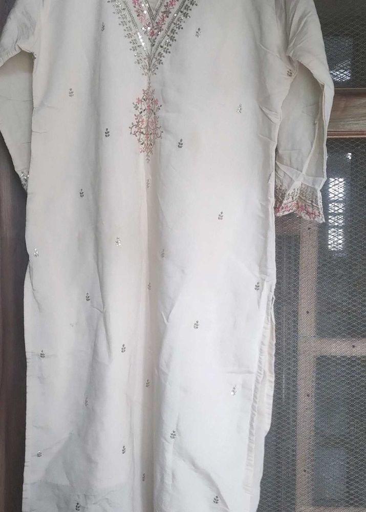 Elegant Embroidered Kurti Set