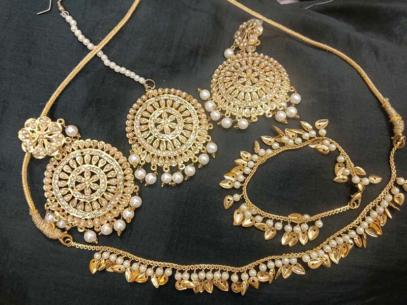 Gorgeous Gold-Tone Jewelry Set