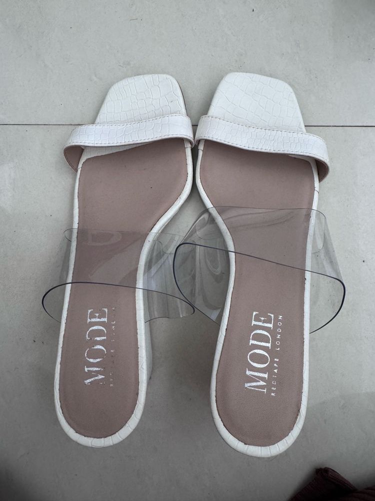 Red Tape Mode White Sandals