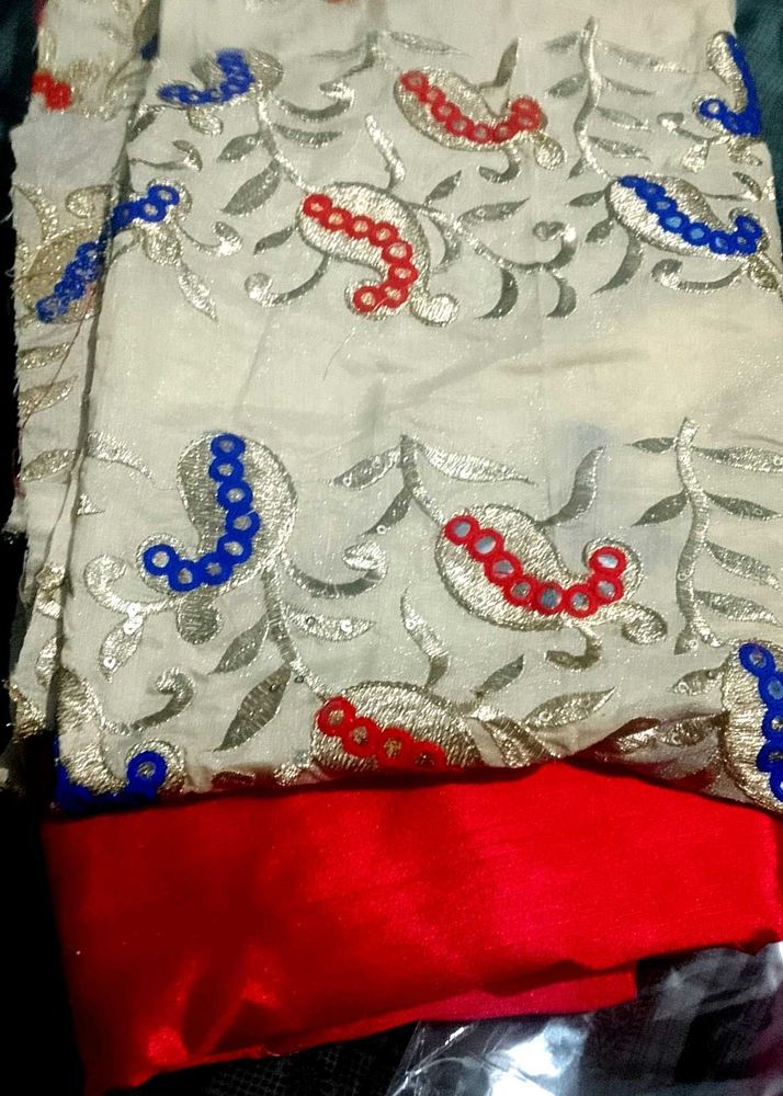 महिलाओं के लिए न्यू डिजाइनर बिना सिला हुआ सूट