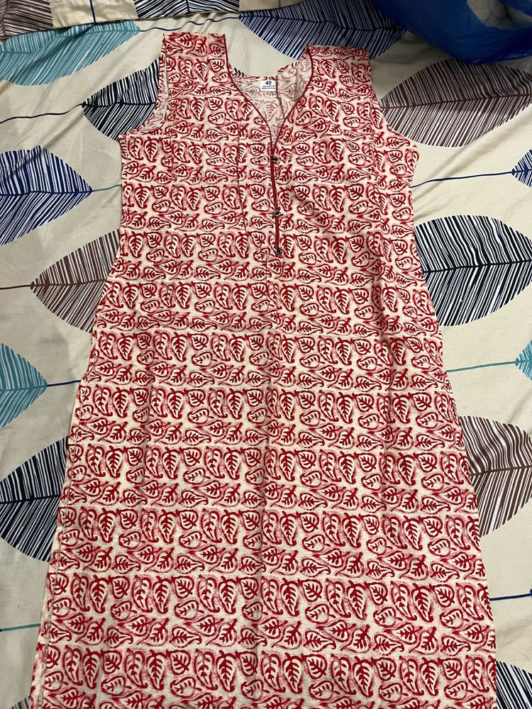 Sleeveless Red Kurta