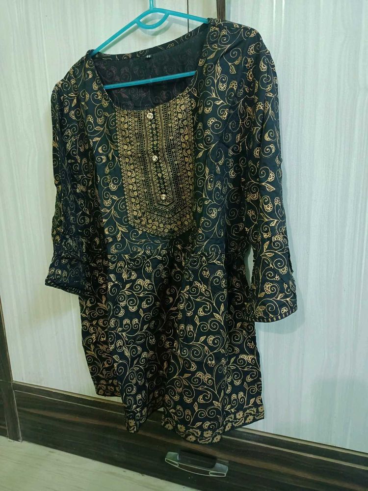 Elegant Black &amp; Gold Kurti