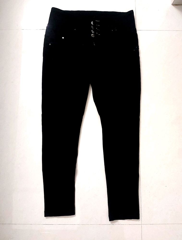 Women Black Narrow Jeans