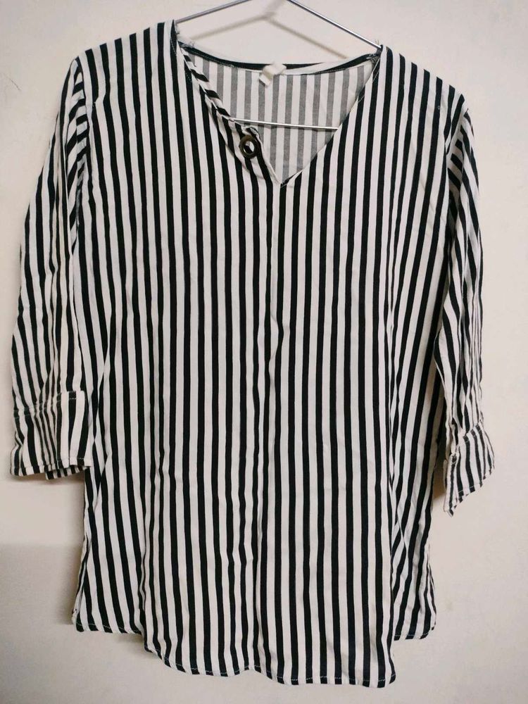 Classic Black &amp; White Striped Top