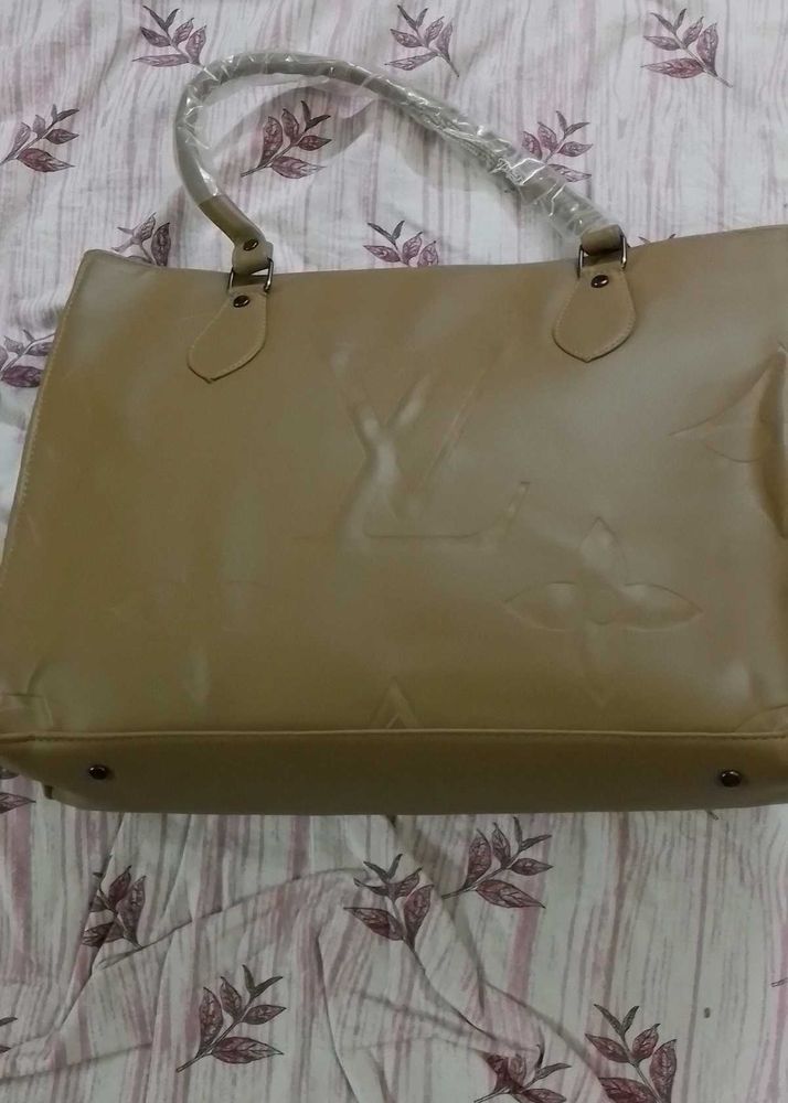 hi I want to sell thus brand new bag for sale