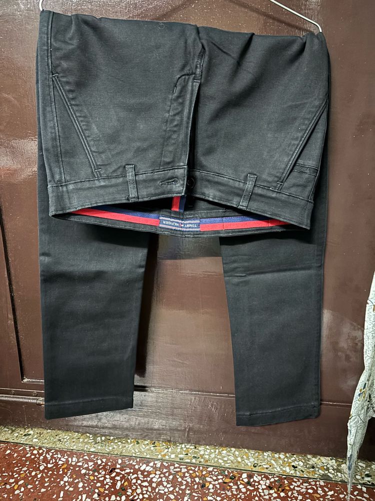 Black Tommy Hilfiger Jeans