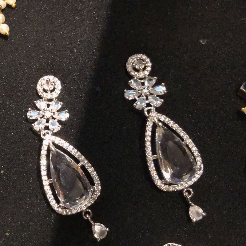 Colourless Danglers