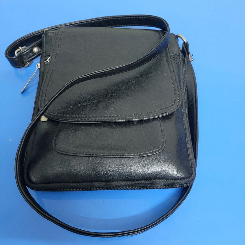 Leather SLING Bag🎒