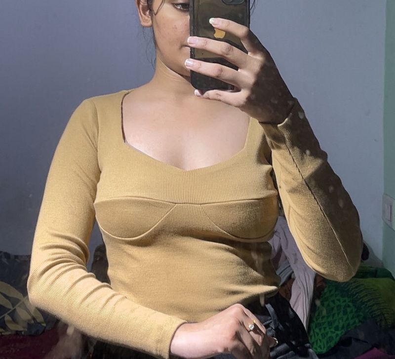 Baesic Ribbed Top! Size S