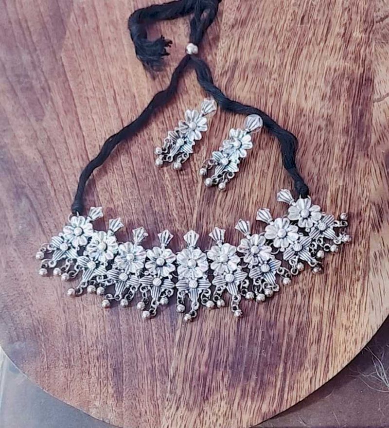 Silver Tone Floral Necklace &amp; Earring Set