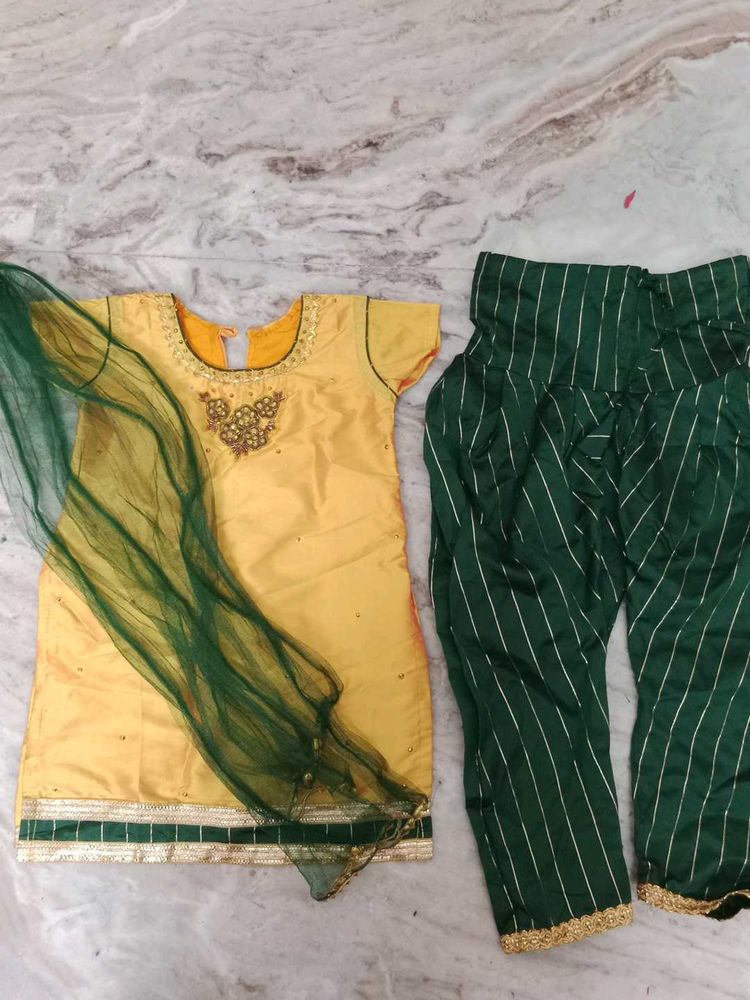 Girls Salwar Set For 4 To 5 Yrs.