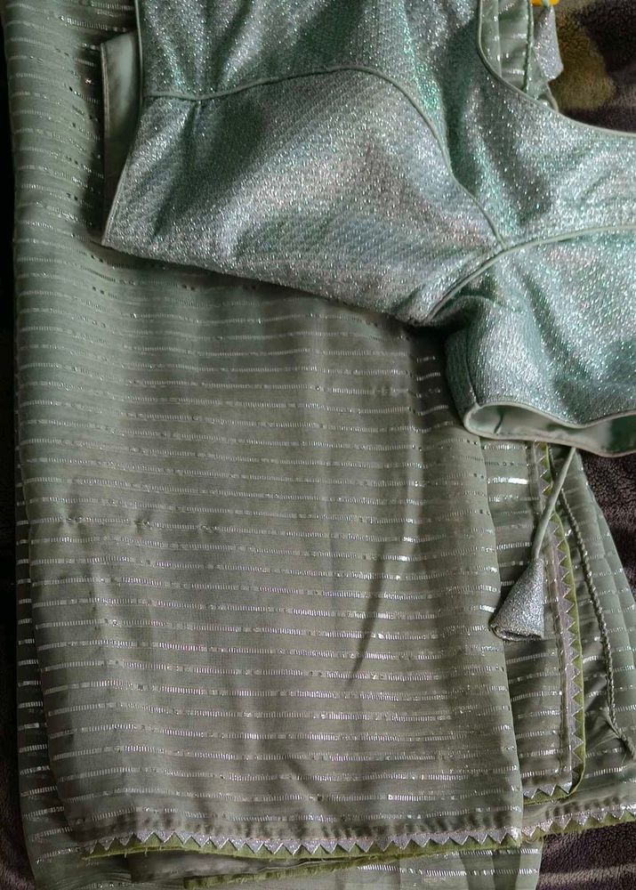 Elegant Striped Saree With Blouse