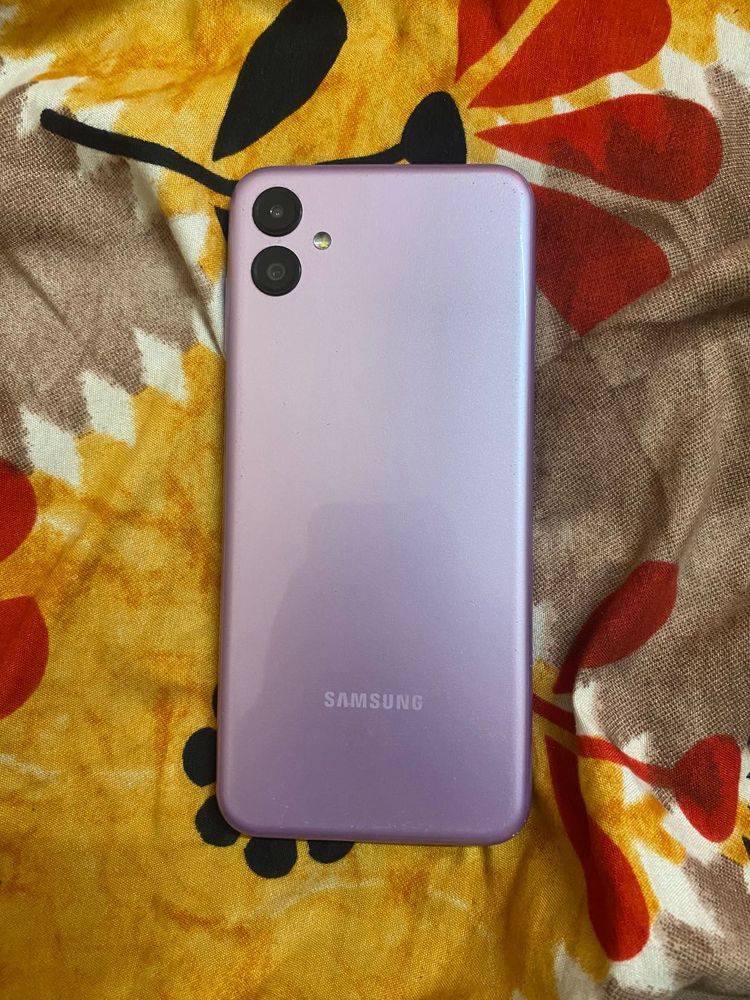 Samsung Phone - Excellent Condition