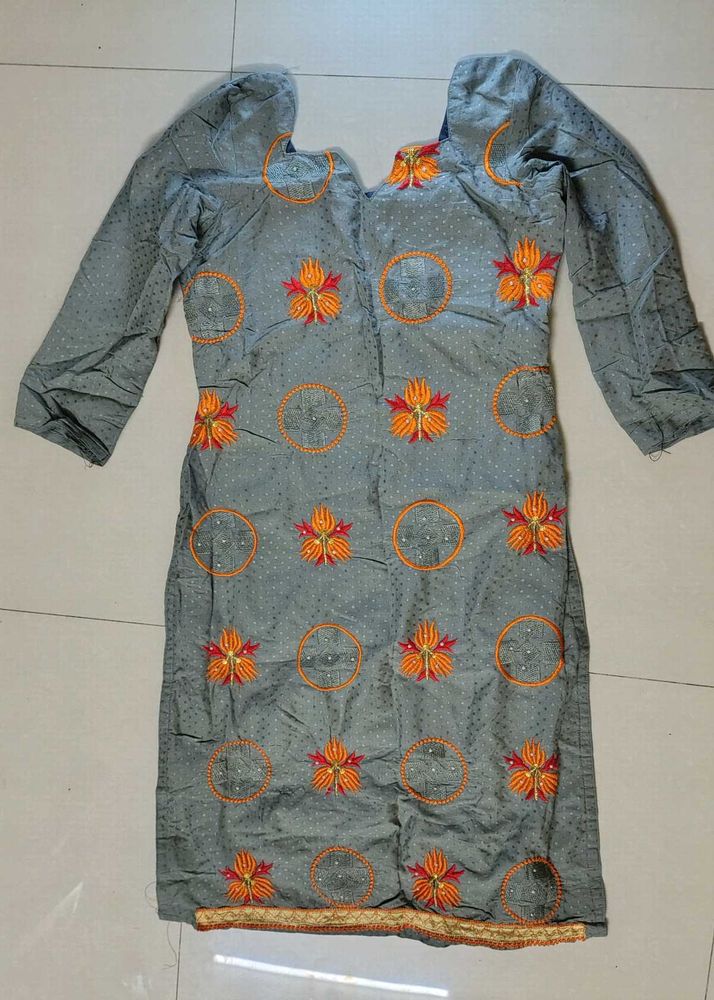 Floral Embroidered Kurta