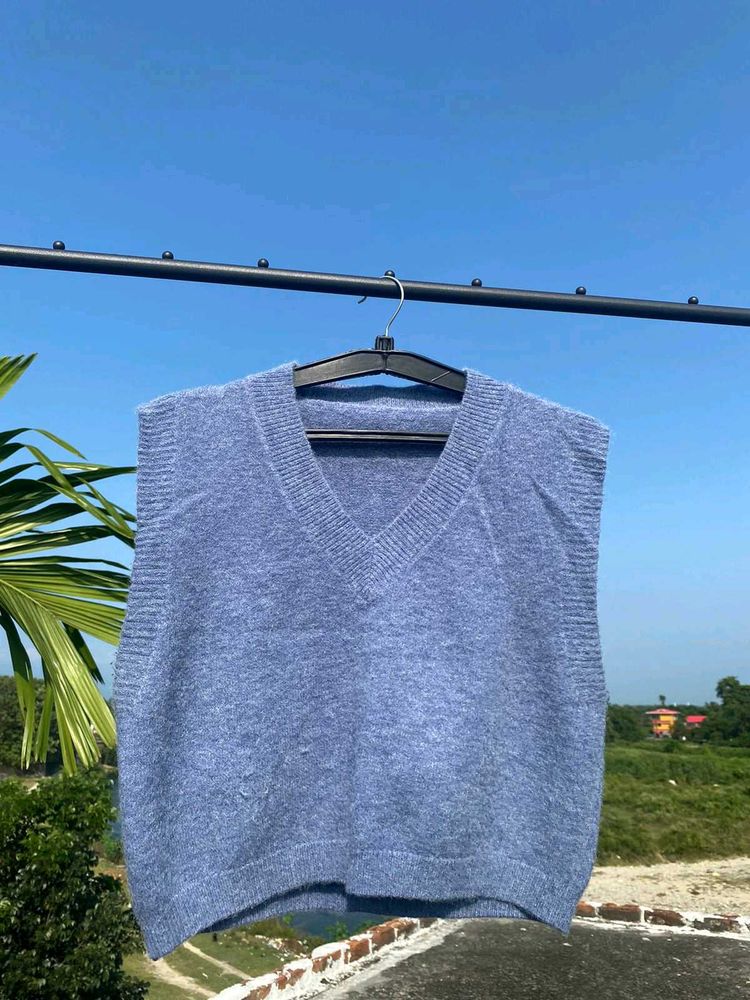 Blue crop half sweater