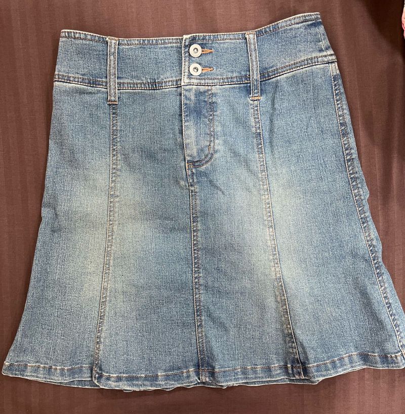 Vintage-style flared denim skirt