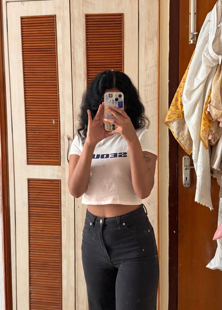 H&amp;M Cropped Graphic Tee