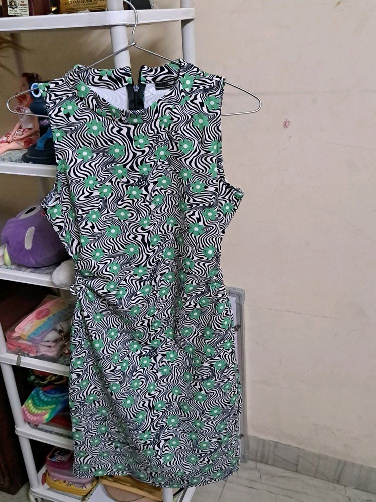 Madame Dress SIZE S(UNUSED)