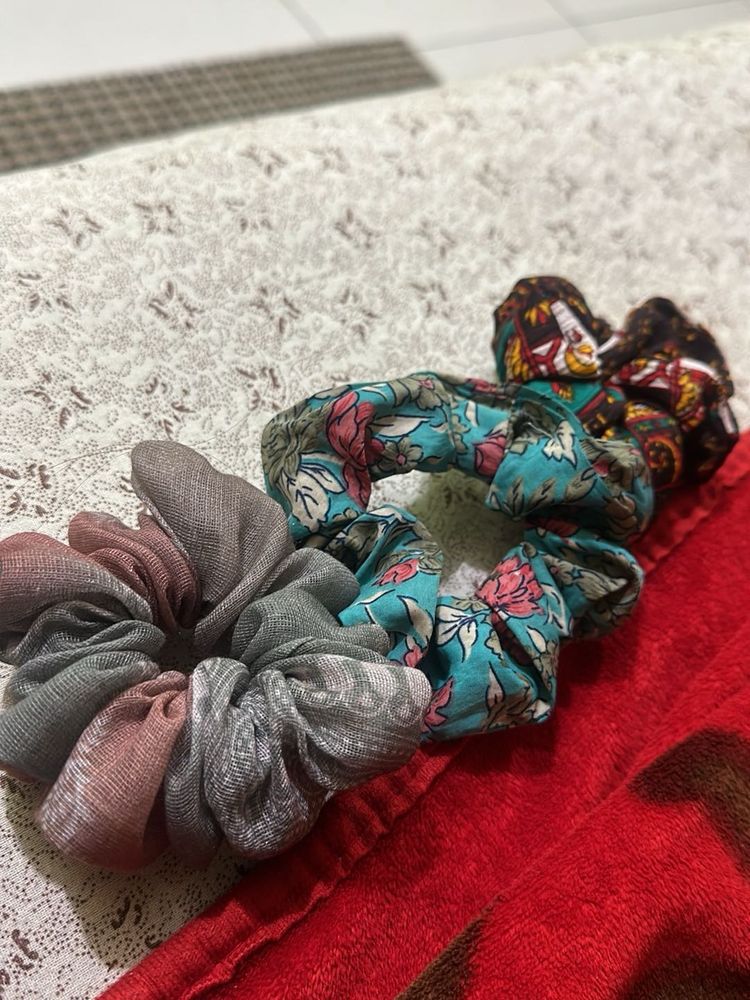 3 Cute Scrunchie Set