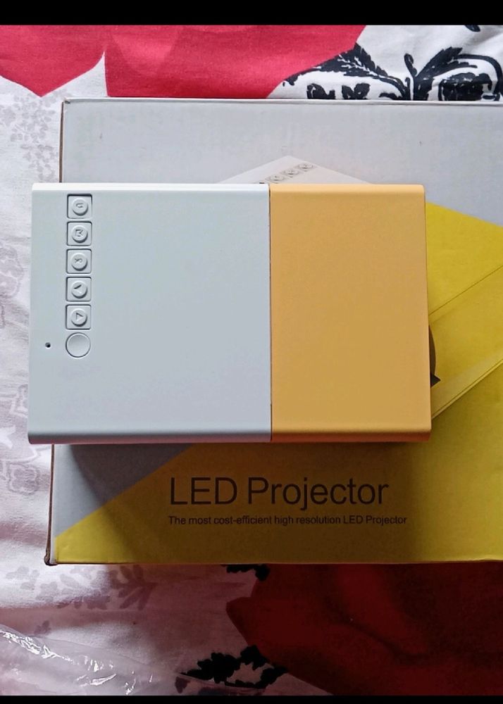 Led HD Projector With All The Cables And Back Pack