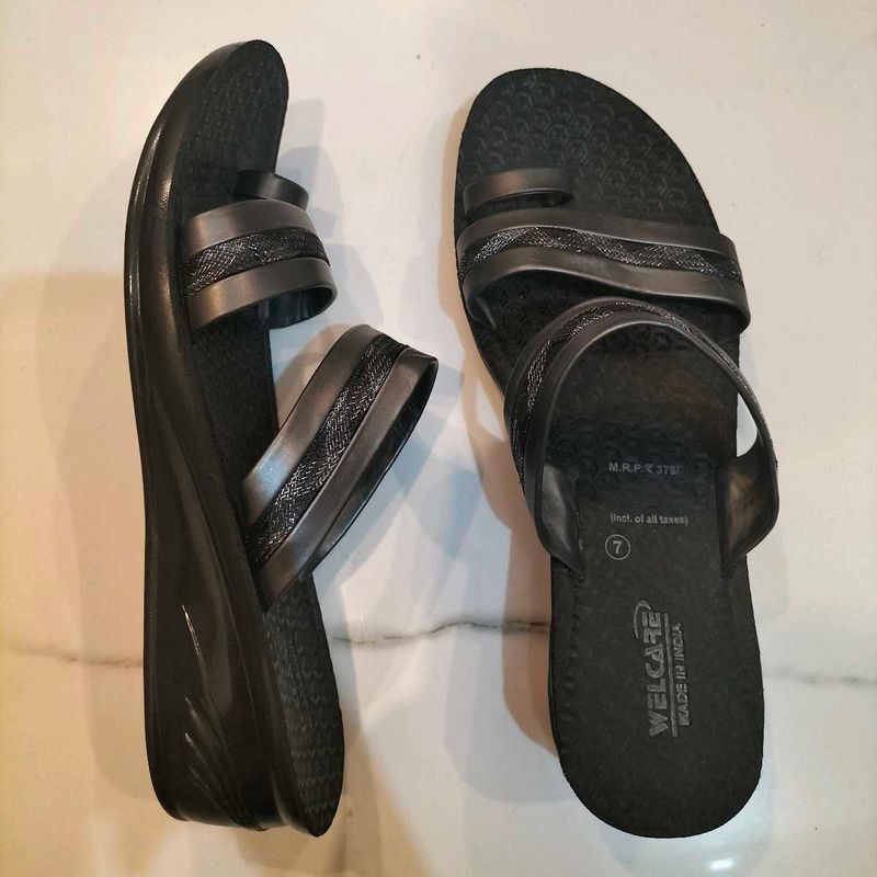 Black Toe-Loop flats/sandals