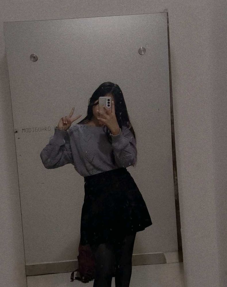 Heart Cutout Sweatshirt 💰