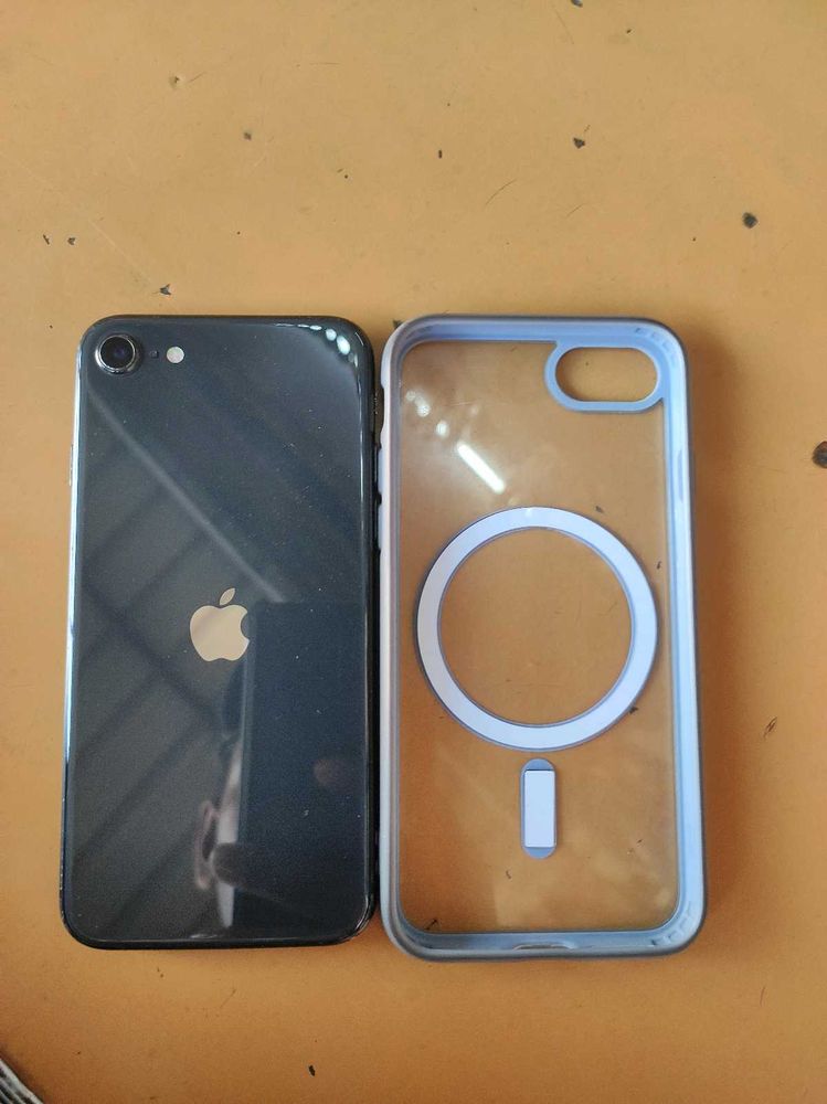 iPhone 8Se With Cover