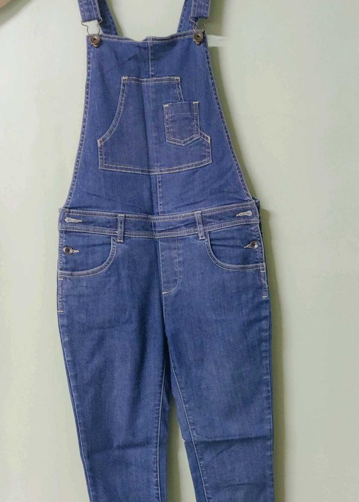 Benetton Denim Capris with Gallies. ✨