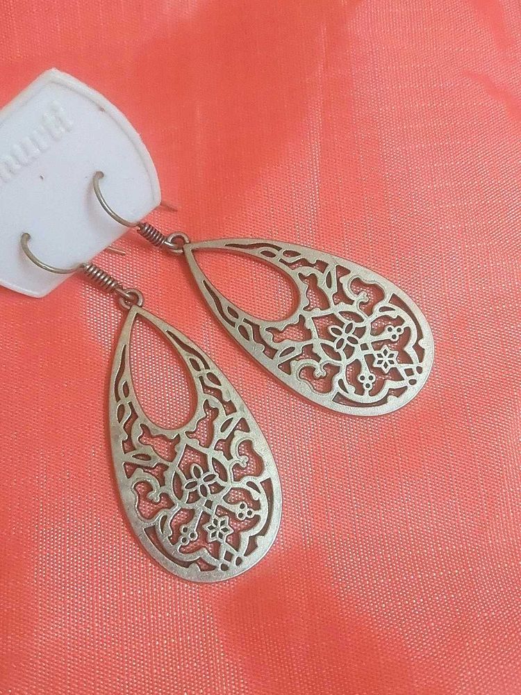 Pretty Metal Carving Design Earrings
