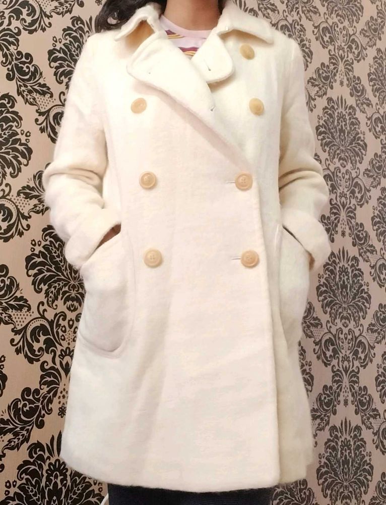 Cream Wool Overcoat: Classic and Versatile