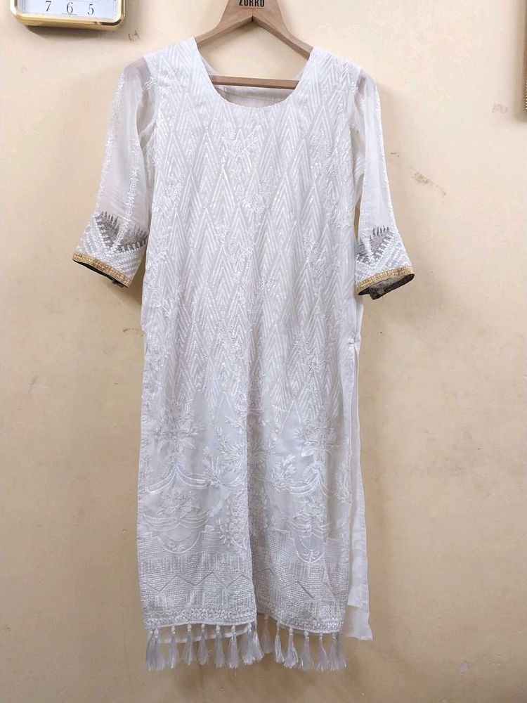 Elegant White Kurta with Embroidery