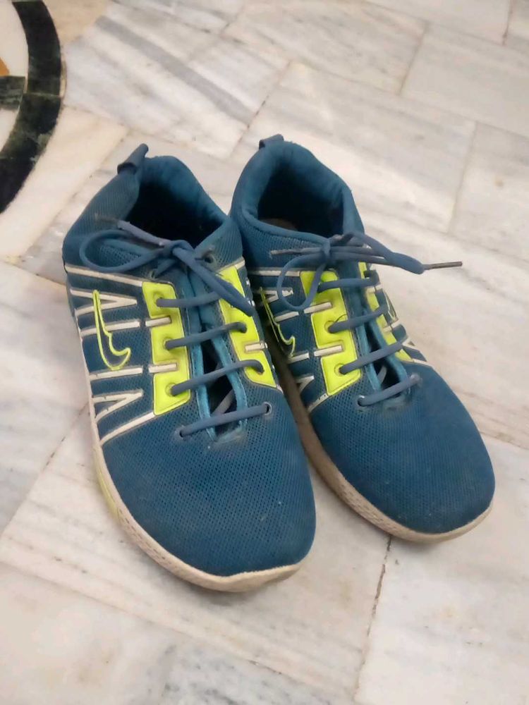 Sports Shoes